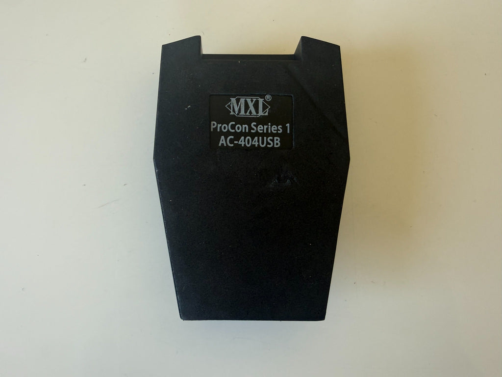 Actual MXL ProCon Series 1 AC-404USB underside and model label